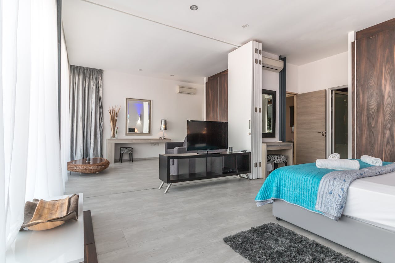 The Art of Drawing Readers In: Your attractive post title goes here Spacious and modern bedroom with sleek design, featuring elegant decor and natural lighting.
